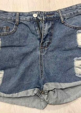 Женские джинсовые шортики.
