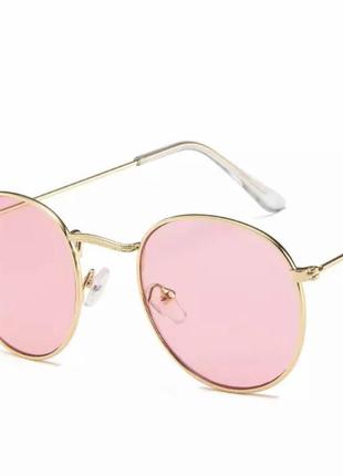 Великі рожеві круглі окуляри в металевій золотистій оправі