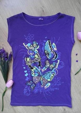 Фіолетова коттонова футболка cherokee зі сріблястими метеликам...