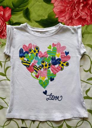 Біла футболка з сердечками для дівчинки 3-4 роки