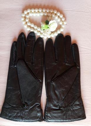 Новые женские перчатки из лайковой кожи с небольшим браком