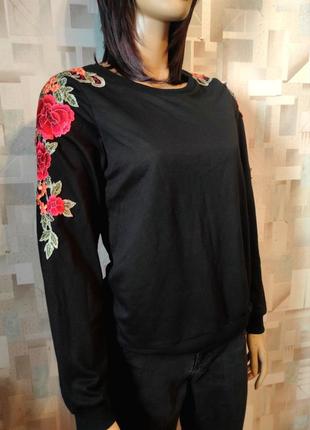 Стильный черный свитшот с цветочной вышивкой от select