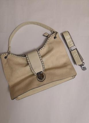 Женская сумочка цвета айвори