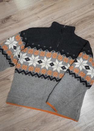 Теплый шерстяной свитер в снежинки с подкладкой
