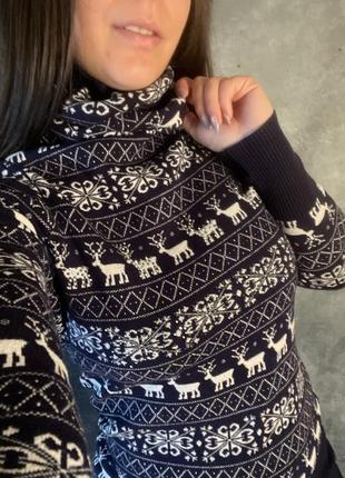 Длинный свитер с горлом с снежинками и оленями новогодний свит...