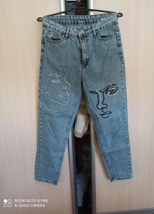 Модні молодіжні джинси з принтом