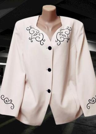 Винтаж женский пиджак цвета айвори с черной вышивкой