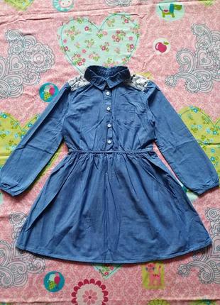 Джинсове плаття з вставками кружева для дівчинки 5-6 років.
