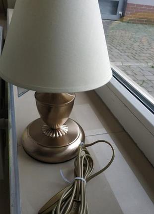 Настольная лампа