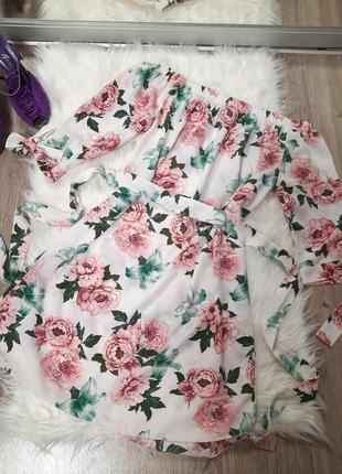 Стильне літнє плаття з квітковим орнаментом