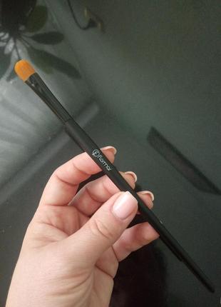 Кисть для макіяжу flormar
