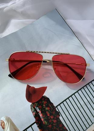 Червоні сонцезахисні окуляри авіатори