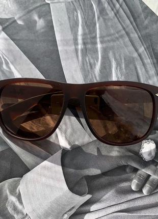 Матові коричневі сонцезахисні окуляри