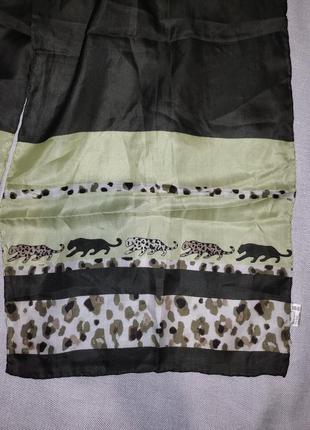 Шелковый шарф леопарды зеленый