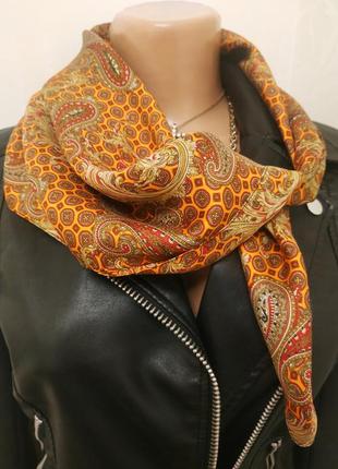 Шелковый шарф платок на шею в идеальном состоянии