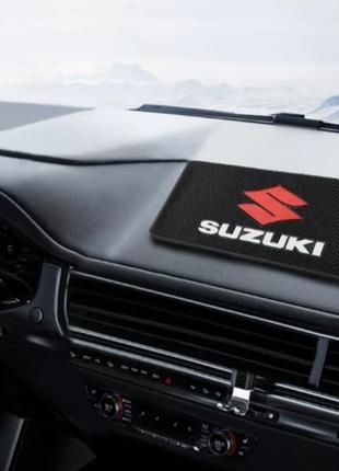 Антискользящий коврик на панель авто Suzuki