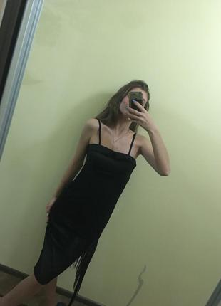 Чорна вечірня атласна сукня