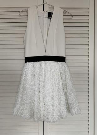 Белое нарядное платье, платье с пышной юбкой из цветков, плать...