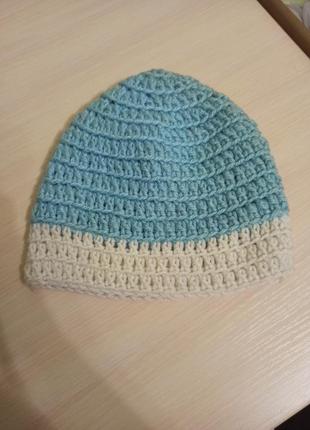 Женская шапка вязаная жіноча шапочка. 
цвет: голубой с белым.