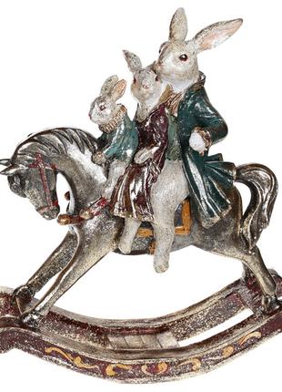 Декоративная статуэтка Семья зайцев на коне 30см, цвет - зелен...