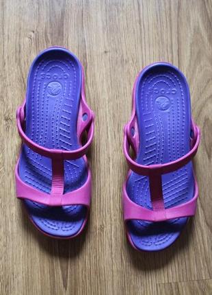 Яркие летние шлепанцы crocs w7 (37)