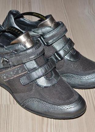 Шикарные фирменные туфли ботинки geox кожа - 35р.