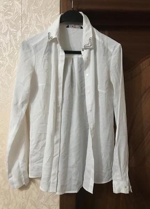 Рубашка блузка с аппликацией на воротнике нарядная