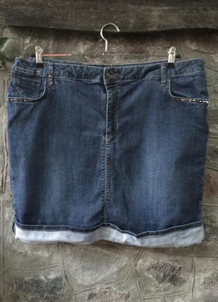 Стильная джинсовая юбка с подворотом