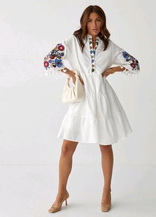Жіноча біла сукня, з вишивкою, 48-50р.
