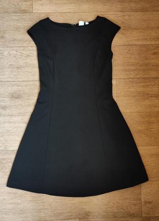 Женское черное маленькое платье без рукавов gap
