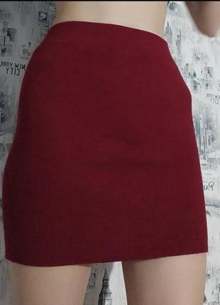 Мягкая бордовая юбка