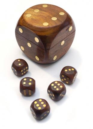 Игра 5 игральных кубиков в кубике из красного дерева