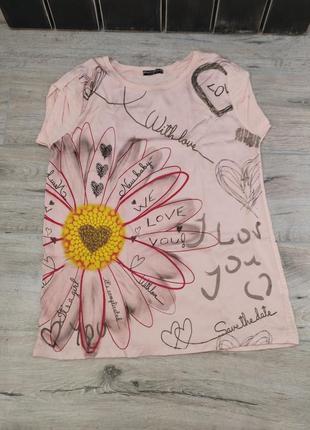 Женская футболка пудра с цветочным принтом