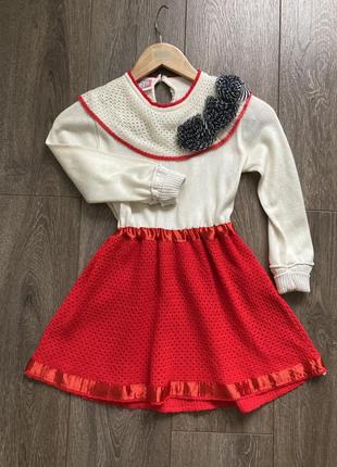 Тепле ошатне в'язане червоне молочне плаття на дівчинку 6-8лет