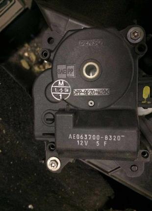 Б/у моторчик заслонки печки Toyota ,Mitsubishi Colt,Smart ForFour