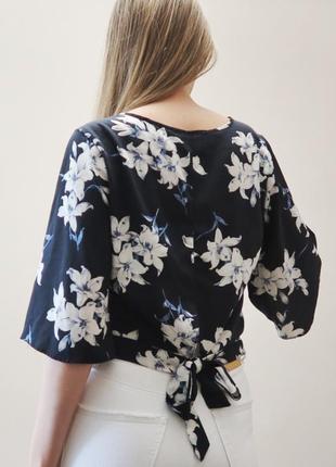 Стильна блузка в квітковий принт