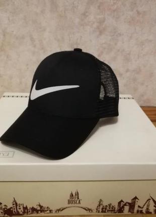 Кепка бейсболка унисекс тракер nike 56-58