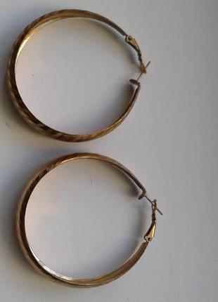 Серьги-кольца конго золотистые с гравировкой бижутерия