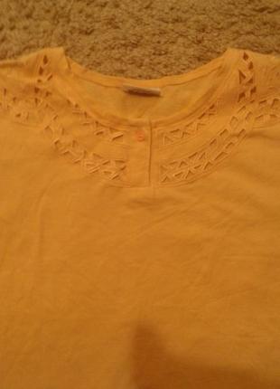 Трикотажнвя блузка персикового кольору з вишивкою рішельє, 50/...