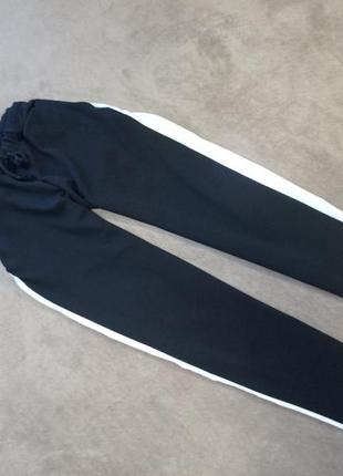 Чёрные брюки с плотной ткани