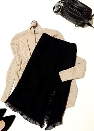 Черная юбка с рюшами и ассиметричным низом