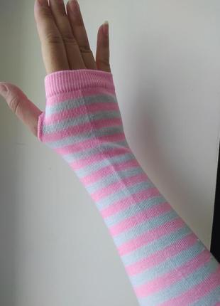 Полосатые митенки высокие перчатки в бело-розовую полоску оука...