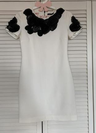 Белое платье с черной вышивкой из цветов, kira plastina, разме...