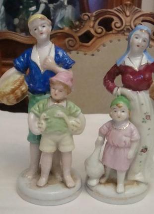 Антикварная парная статуэтка семья фарфор германия конец 19 века
