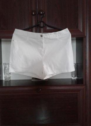 Белые джинсовые стрейчевые шорты с отворотами  короткие denim ...