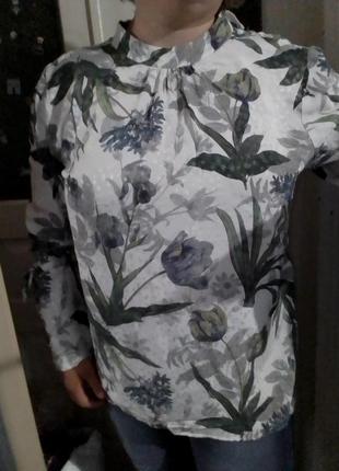 Вискозная блуза в цветы/тюльпаны и ирисы /рукав-клеш