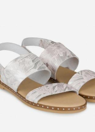 Розпродаж! італія сандалі босоніжки сріблястого кольору casta&...