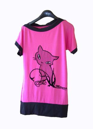 Розовая футболка-туника асимметрично в плечах с рисунком кошки