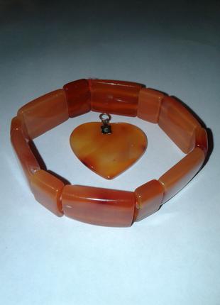 Сердоликовый  браслет на резинке 18 см и кулон сердечко