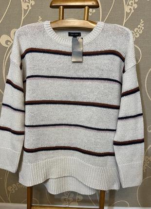 Очень красивый и стильный брендовый вязаный свитер в полоску.